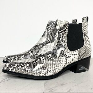 New! Blondo Emelia Leather Snakeskin Chelsea Bootie 8.5